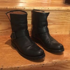 Frye Natalie short Engineer lug Boots